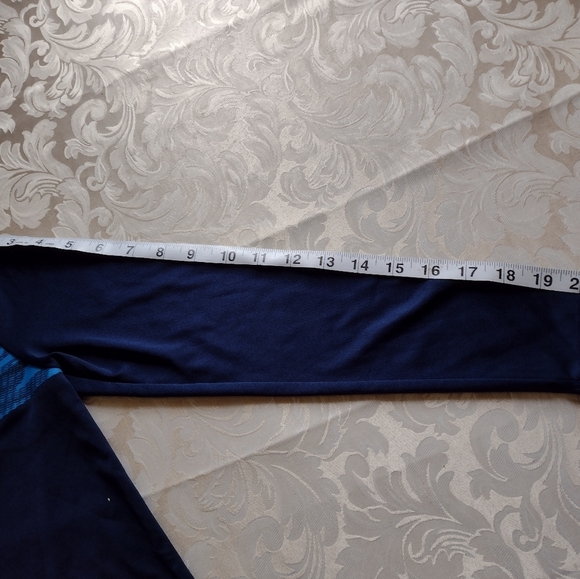 Under Armour Boys Navy Heat-Gear Long Sleeve - Picture 8 of 8